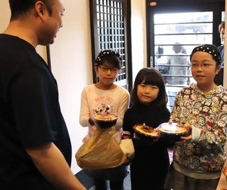 【長崎】休校の子どもへサーモン丼　地域への恩返し