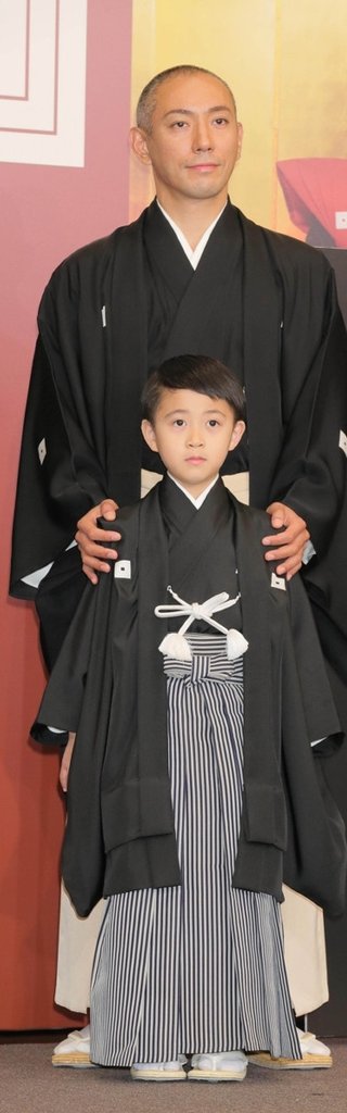 市川海老蔵　團十郎襲名披露が延期