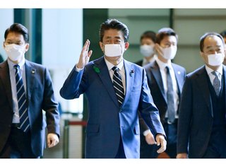 首相、今夕10万円給付で説明へ　緊急宣言拡大で協力要請も