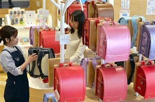ランドセル販売　ＧＷがピークだけど　新型コロナ影響で休業もラインでやりとり