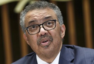 なぜ政府は家庭には「布マスク2枚」を配るのか　病院には不織布マスク…