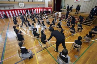 笑顔と不安の晴れの日　東京都内で入学式や始業式