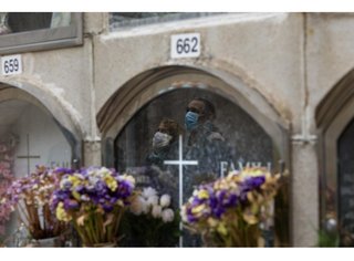 スペインの死者、2万人超す。世界3カ国目、集計に論議も