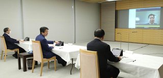安倍首相が、ソニー、トヨタなどの企業に医療製品の増産を協力要請