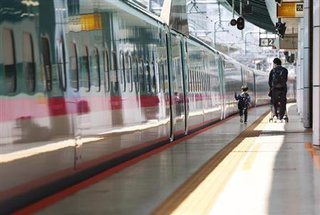 にぎわいなく異例のゴールデンウイーク　交通機関も混雑なし