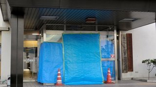 【広島】警察署に車突っ込む　公務執行妨害容疑で少年逮捕