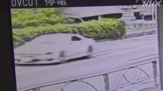 車暴走で歩道の女性死亡　女を逮捕　パトカー追跡中