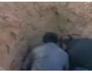 中国・寝たきりの79歳母親を生き埋めにした息子を逮捕。「失禁、耐えられない」