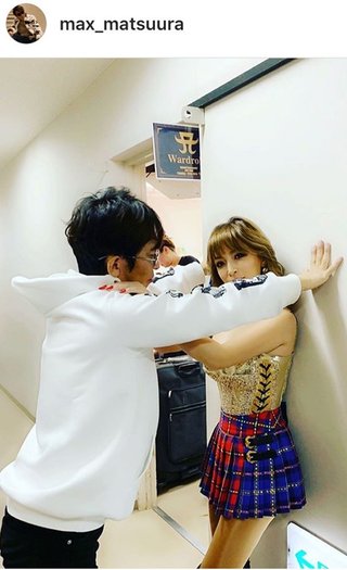 松浦勝人会長　浜崎あゆみに「壁ドン」ショット公開