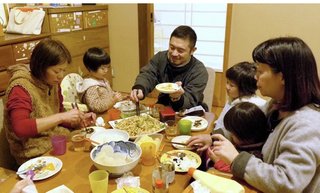 結婚から8カ月後「好きになってしまった」 “母”が2人いる大家族