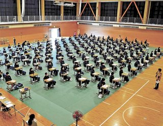 【宮城】「３密」避け体育館で授業　栗原・築館中、学年ごとに実施