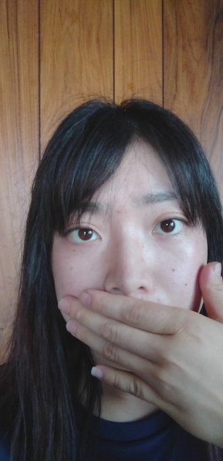 黒目が小さい…