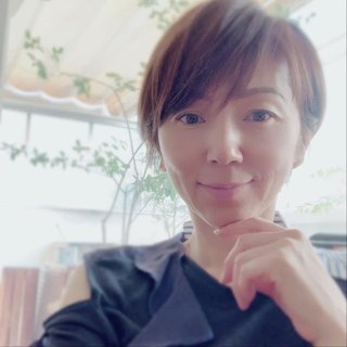 渡辺満里奈　肩がちょっぴり見える涼しげファッション披露
