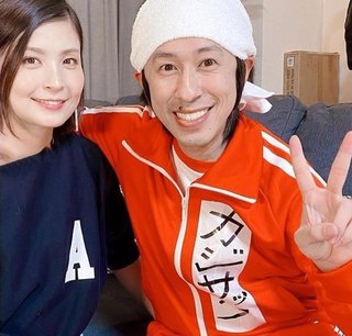 梶原雄太　美人妻ヨメサックと２ショットで「カジサックの部屋」登録者数２００万人突破報告