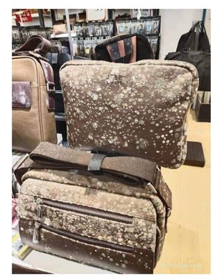 カビに覆われたマレーシアのショッピングモール、新型コロナのロックダウンがもたらした意外な影響  