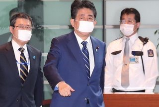 黒川弘務東京高検検事長　ステイホーム週間中に記者宅で“3密”「接待賭けマージャン」
