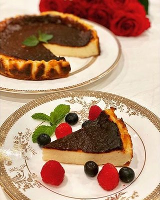 神田うの　手作りバスクチーズケーキを披露