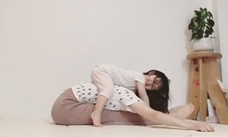 田中理恵さん　長女と親子ストレッチ写真を公開