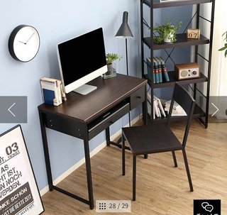 ねぇねぇこの学習机、小さいかな？