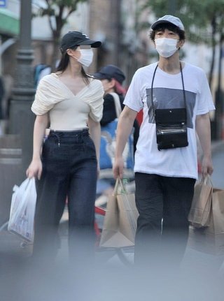 ユースケ・サンタマリア  20歳年下の女性と同棲