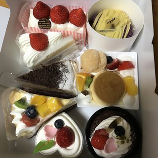 シャトレーゼって言うクソ安いケーキ買ってみた。