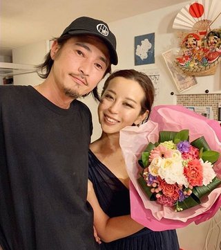 窪塚洋介の妻・ＰＩＮＫＹ　誕生日で夫婦ショット公開