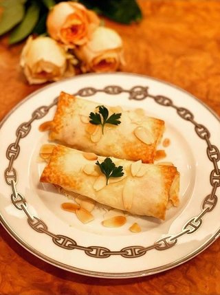 神田うの　創作春巻きを披露