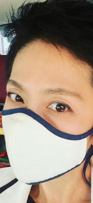 蓮舫氏　スタイリッシュな「侍マスク」姿を披露