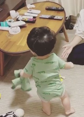 矢口真里　１１か月の長男が初めて歩いた姿に感動