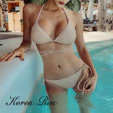 スイミングコーチの水着姿って目の保養になりますか？