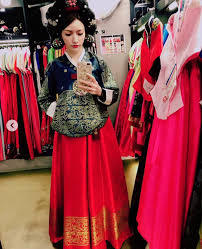 ゴマキこと後藤真希さんが韓国旅行でチマチョゴリ姿！