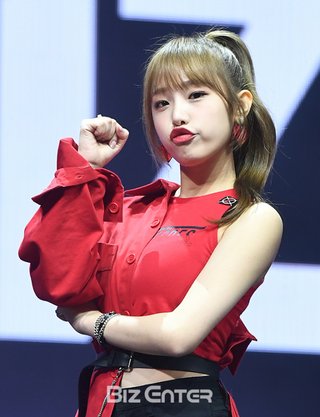 日韓アイドル『IZ*ONE』(イグゾーン)が韓国のテレビ番組内で「独島は我が領土」を歌い批判殺到