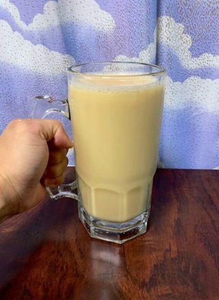 「給付金が入ったので」子どもの頃からの夢を叶えたら悪夢に…ヤクルト・ジョッキ飲みを後悔する男性