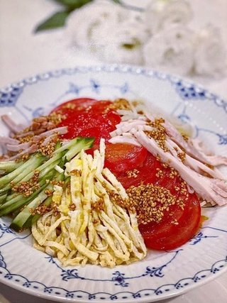 神田うの　お手製の「冷やし中華」を披露