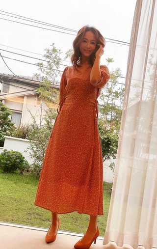 「めっちゃ細ーい」鈴木亜美、ロングワンピースSHOTに絶賛の声「子供二人産んだと思えない」