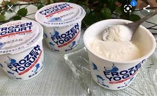昨日スーパーで3個入り300円で買ったフローズンヨーグルトアイス