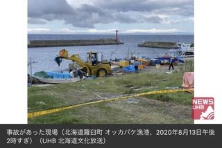 70代男性運転する重機 作業する男女4人ひく