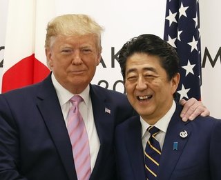 トランプ氏､安倍首相の辞任表明に「本当に残念｣「つらい決断だっただろう」