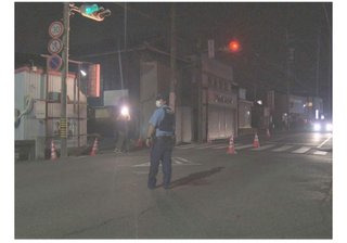 発見者が「大丈夫ですか」と倒れていた女性に声かけていたところに…車が女性はね走り去る