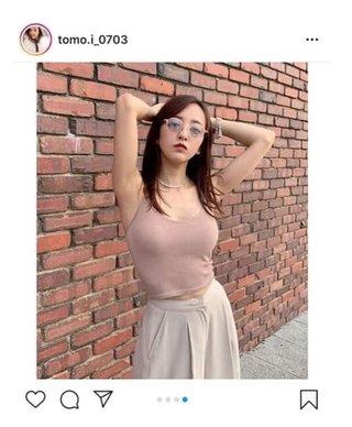 板野友美、脇見せキャミソールのオシャレコーデを披露「大人の魅力が出てますよ」