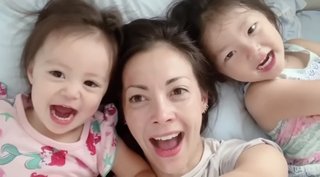 土屋アンナ、娘たちと3人で顔を寄せ合った“朝のお遊び動画”公開し反響「仲良し親子」「みんな美人」