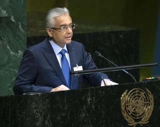 【速報】日本の重油タンカーが美しいサンゴ礁の国で座礁し1000トンの重油が流出