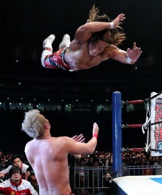 【速報】男性が飛び降り死亡…下にいた１９歳女性にぶつかり女性も意識不明の重体