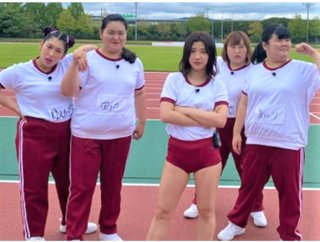 「こんな女子高は行きたい」3時のヒロイン＆ぼる塾の集合写真に“最高”の声