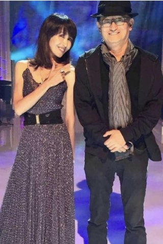 工藤静香、華麗なドレスも細すぎる腕に心配の声「どこか悪い？」