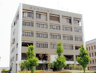 無断欠勤した従業員の様子見にいったら居留守され､鉄パイプで窓割って侵入し頭をぶん殴った男逮捕