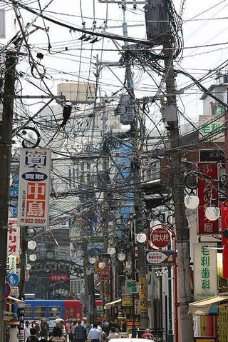 留学中の外国人です。なぜ日本は街並み汚い？