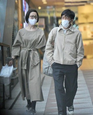 宮沢りえ＆森田剛　仲良すぎの「腕組み買い物姿」ツーショット写真