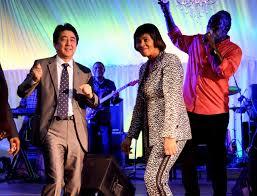 菅首相はコロナ禍でも朝昼晩「外食フルコース」の贅沢三昧　スガやめろ