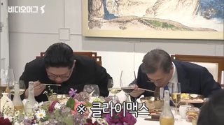 『NiziU』の汚い食事マナーに悲鳴「犬食いはやめろ！｣｢持って食べろ｣